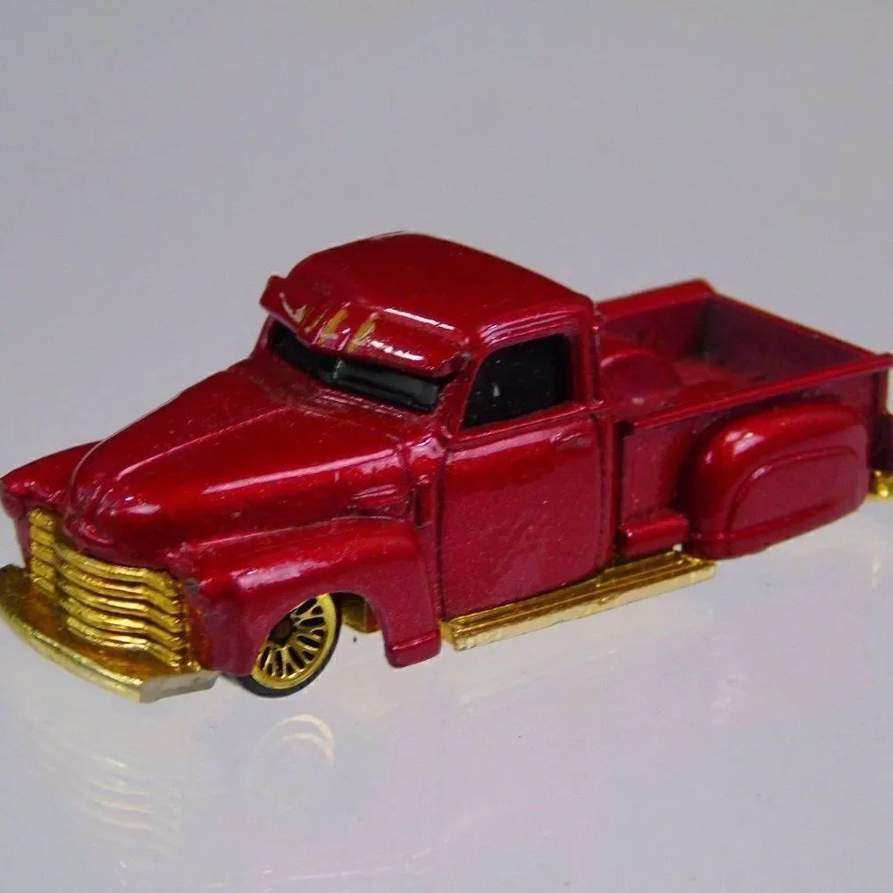 Vintage 2000 Hotwheels La Troca GM TM Red Gold Diecast Toy Car